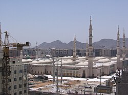 Veduta di Medina nel 2008, con Al-Masjid al-Nabawi (Moschea del Profeta) al centro in primo piano