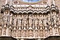 Détail de la façade de la basilique au-dessus de l'entrée.