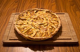 Tarte normande au calvados.