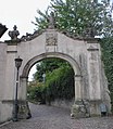 Schloss Horneck, Prunktor mit Büsten