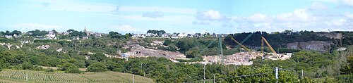 Les carrières de granit et le bourg de La Clarté