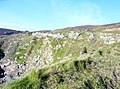 Plogoff : mur de soutènement en partie effondré juste à l'ouest de Pors-Loubous.