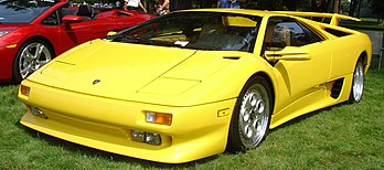 Une Lamborghini Diablo, année de construction 1991. (définition réelle 1 849 × 819)