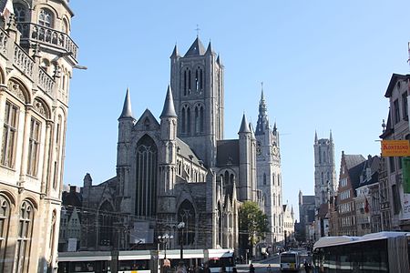 Les trois tours de Gand en enfilade: l'église Saint-Nicolas, le beffroi et la cathédrale Saint-Bavon.