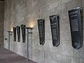 Gedenkwand im Innenraum der Langemarckhalle am Berliner Olympiagelände