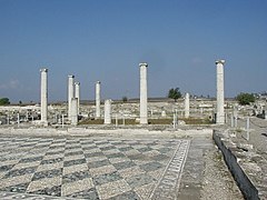 « Maison de Dionysos » à Pella, avec mosaïque à décor géométrique.