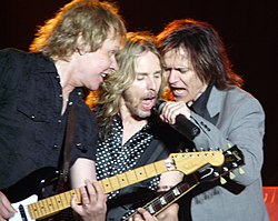 Styx koncert 2008-ban (balról: Tommy Shaw, James "J.Y." Young, Lawrence Gowan)