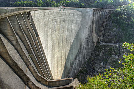 Verzasca Staumauer by Martin Abegglen