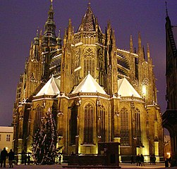 Chevet de la Cathédrale vu depuis la place Saint-Georges.