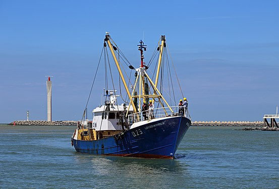 Belgian trawler O.29 Broodwinner entering the port of Ostend (Belgium)