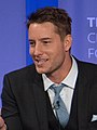 Justin Hartley interpreta Scott Trosman.