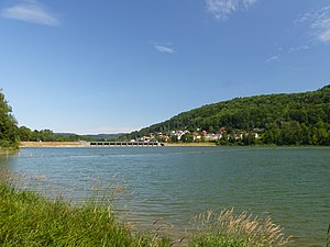 Happurger See mit Blick auf die Staumauer