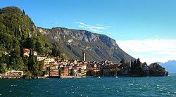 Varenna vista dal lago di Como