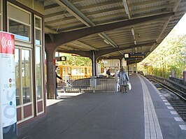 Perron met doodlopend spoor, gezien in westelijke richting