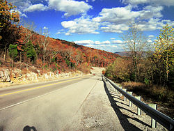 Panorama lungo la Cecil Ashburn Drive a sud di Huntsville in Alabama