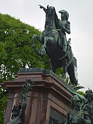 Monumento al General San Martín y a los Ejércitos de la Independencia; la escultura ecuestre de San Martin, de Louis Joseph Daumas (1860), el resto, de Gustav Eberlein (1910).