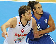 Pau Gasol, à la lutte avec Joakim Noah, lors de l'Euro 2011