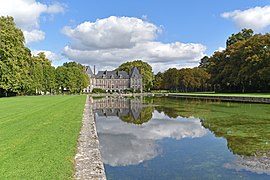 Le bassin devant le Château.