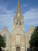 L'église de Warhem, une église-halle de style gothique en brique, typiquement flamande.