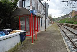 Abri de quai et bâtiment rénové.