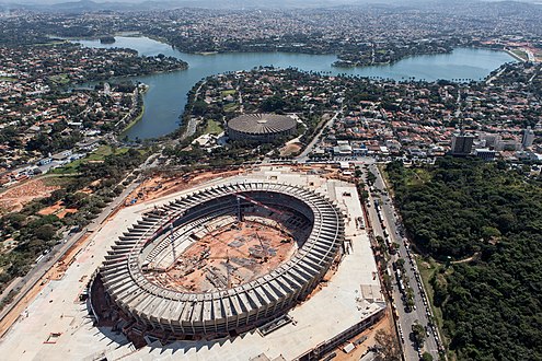 Lugbeeld van Mineirão tydens konstruksie