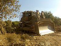 Israeli armored D9R, with ATGM protection.