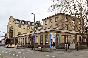 Empfangsgebäude Straßenseite