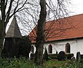 St.-Leonhard-Kirche mit dem danebenstehenden Glockenstapel