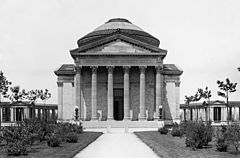 La biblioteca de la Universidad de Nueva York en el El Bronx