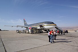 Самолёт Royal Jordanian в аэропорту Акаба