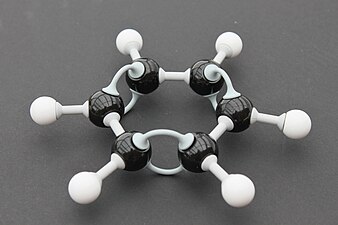 Modell des Benzol-Moleküls („Benzolring“)