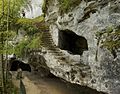 Grand escalier de 32 marches taillé dans la roche. Il mène à la cinquième terrasse