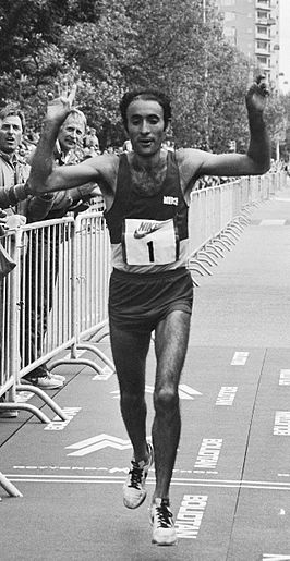 Rodolfo Gómez wint de marathon van Rotterdam in 1982.