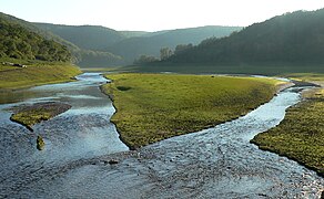 Die Eder bei Niedrigwasser des Stausees nahe Asel, September 2008