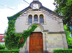 La synagogue.