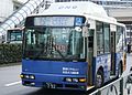 新宿駅西口バス停。車両はかつて使われていたCNG車。