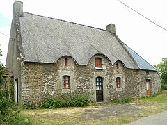 Photographie d'une façade d'une maison en pierre.