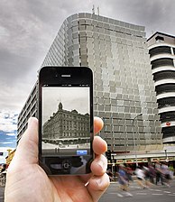 Self-guided walking tour through a smartphone