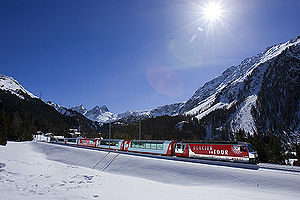 Ледниковый экспресс в долине Альбула