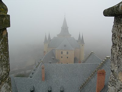 Tejado del Alcázar con niebla