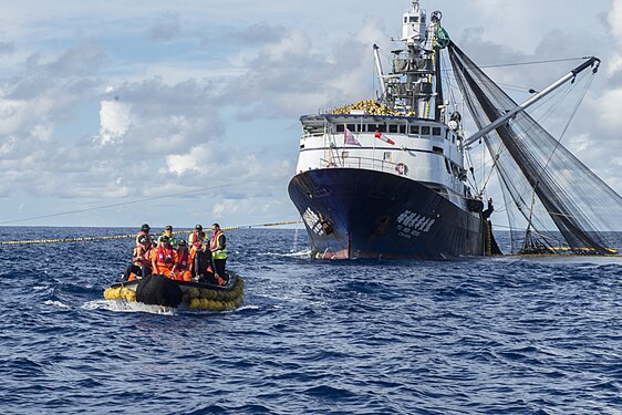 Taiwan fishing vessel work in NAURU