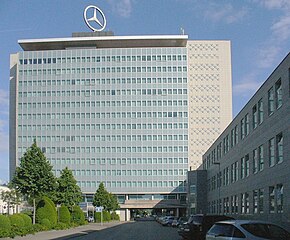 Hauptverwaltung (headquarters) from 1961 in Untertürkheim