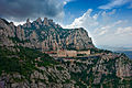 Le site de Montserrat avec le monastère.