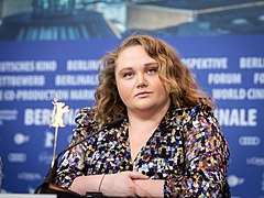 Danielle Macdonald dans le rôle de Bristol Windows