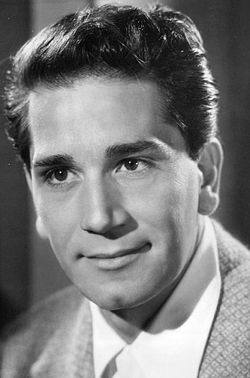 Richard Conte 1945.