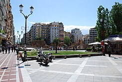 Platia Navarinou (griechisch Πλατεία Ναυαρίνου ‚Navarino-Platz‘)