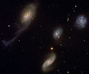 Robertsův Kvartet, NGC 88 uprostřed, NGC 87, vpravo nahoře, NGC 89 dole, NGC 92 vlevo nahoře.