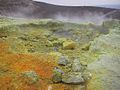 Schwefelfumarolen im Krater von Vulcano, Liparische Inseln