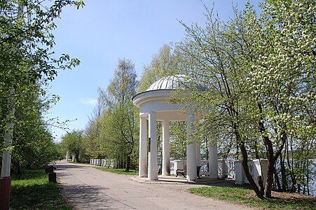 Ротонды на Менделеевской набережной.