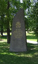 Monument på Nya Varvet till minne av örlogsstationens grundande år 1700.